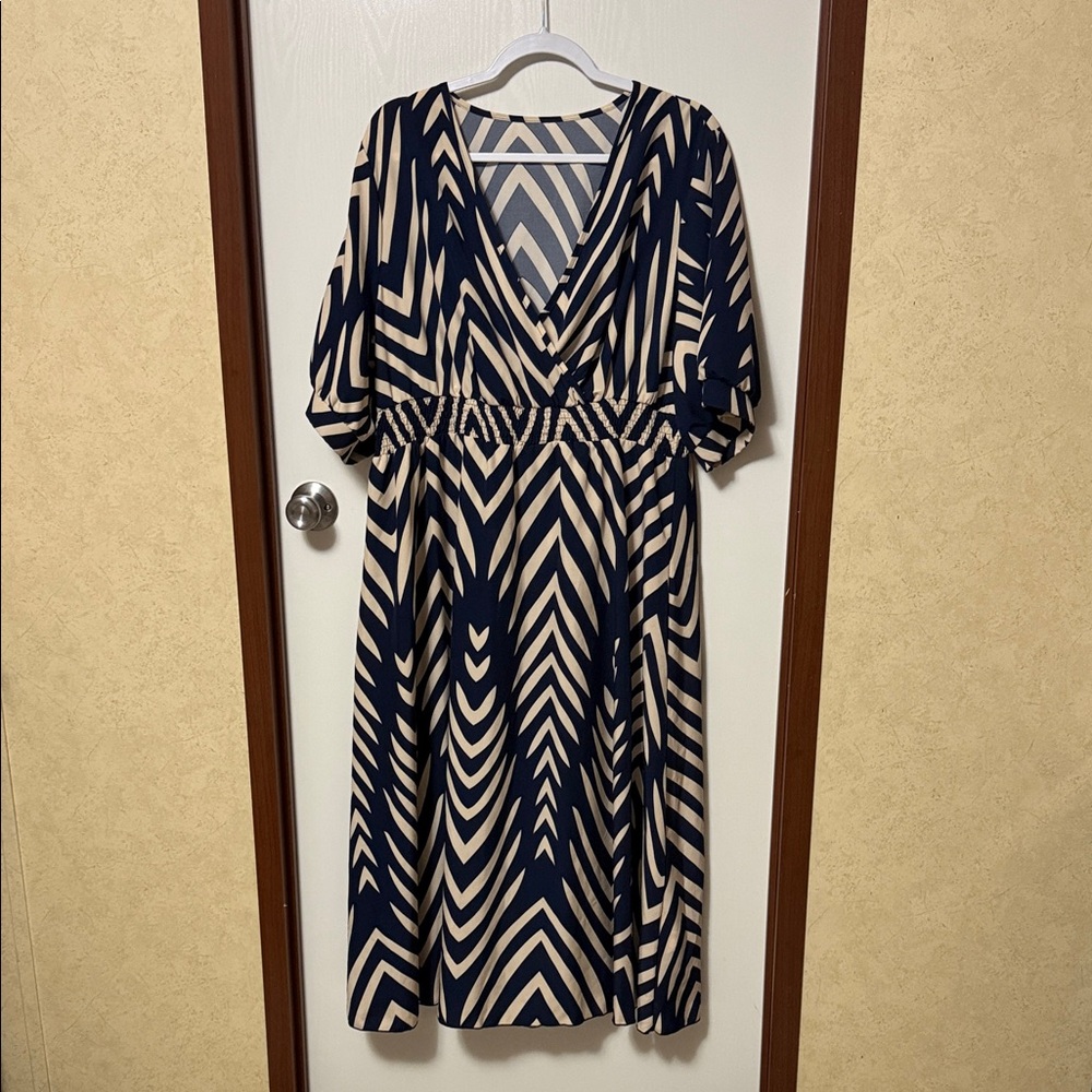 SHEIN Elegant Navy and Cream Chevron Dress Size 2XL